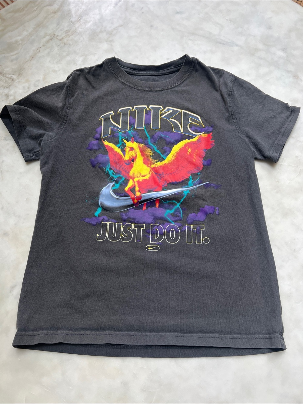 Nike boys large Black Kids' Short-Sleeve Tee with Neon Pegasus Graphic